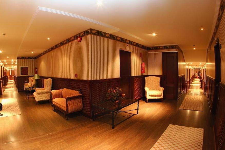 Hotel Комилас Екстериор снимка