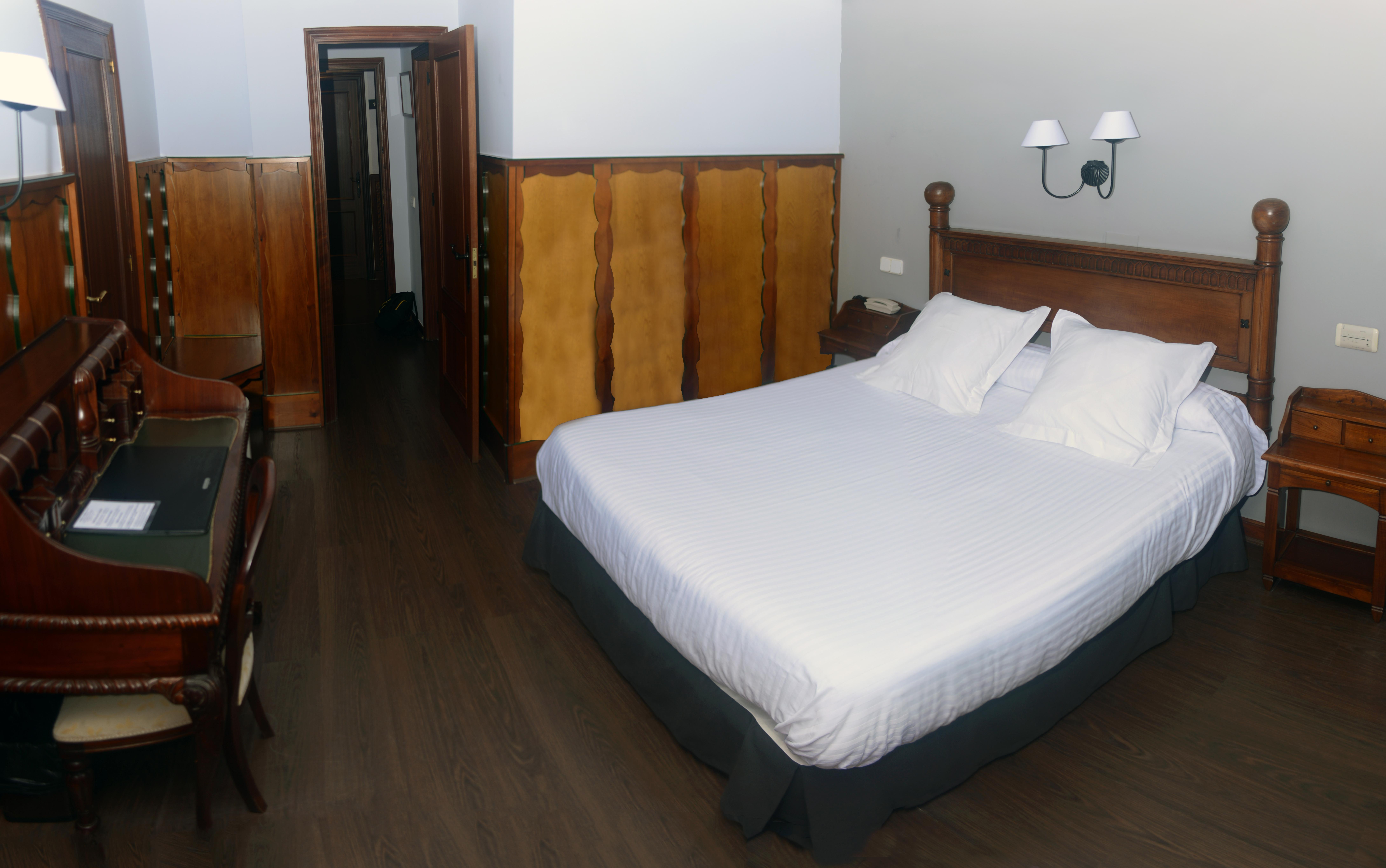 Hotel Комилас Екстериор снимка