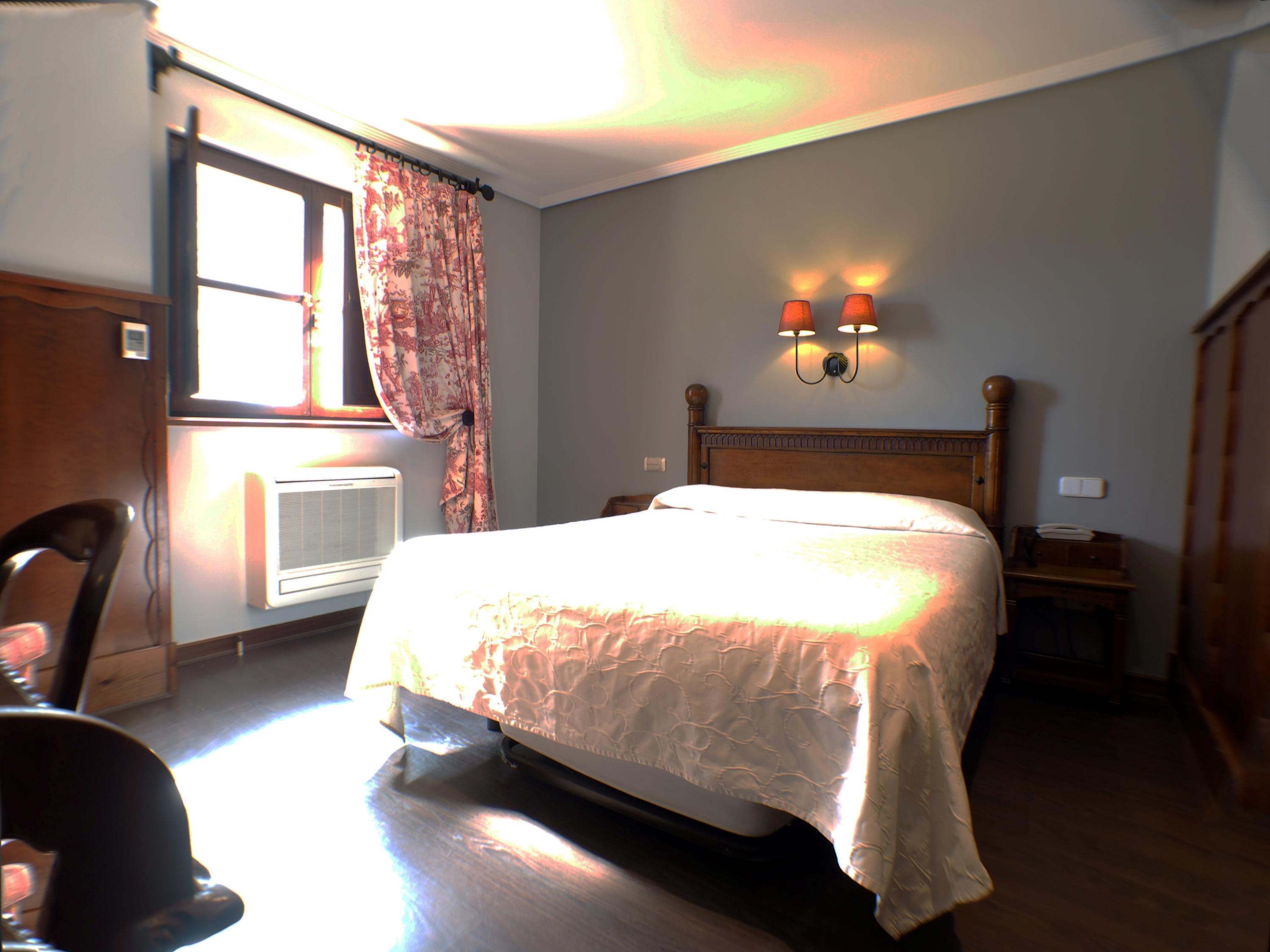 Hotel Комилас Екстериор снимка