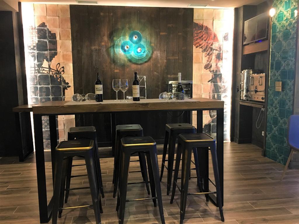 Hotel Комилас Екстериор снимка