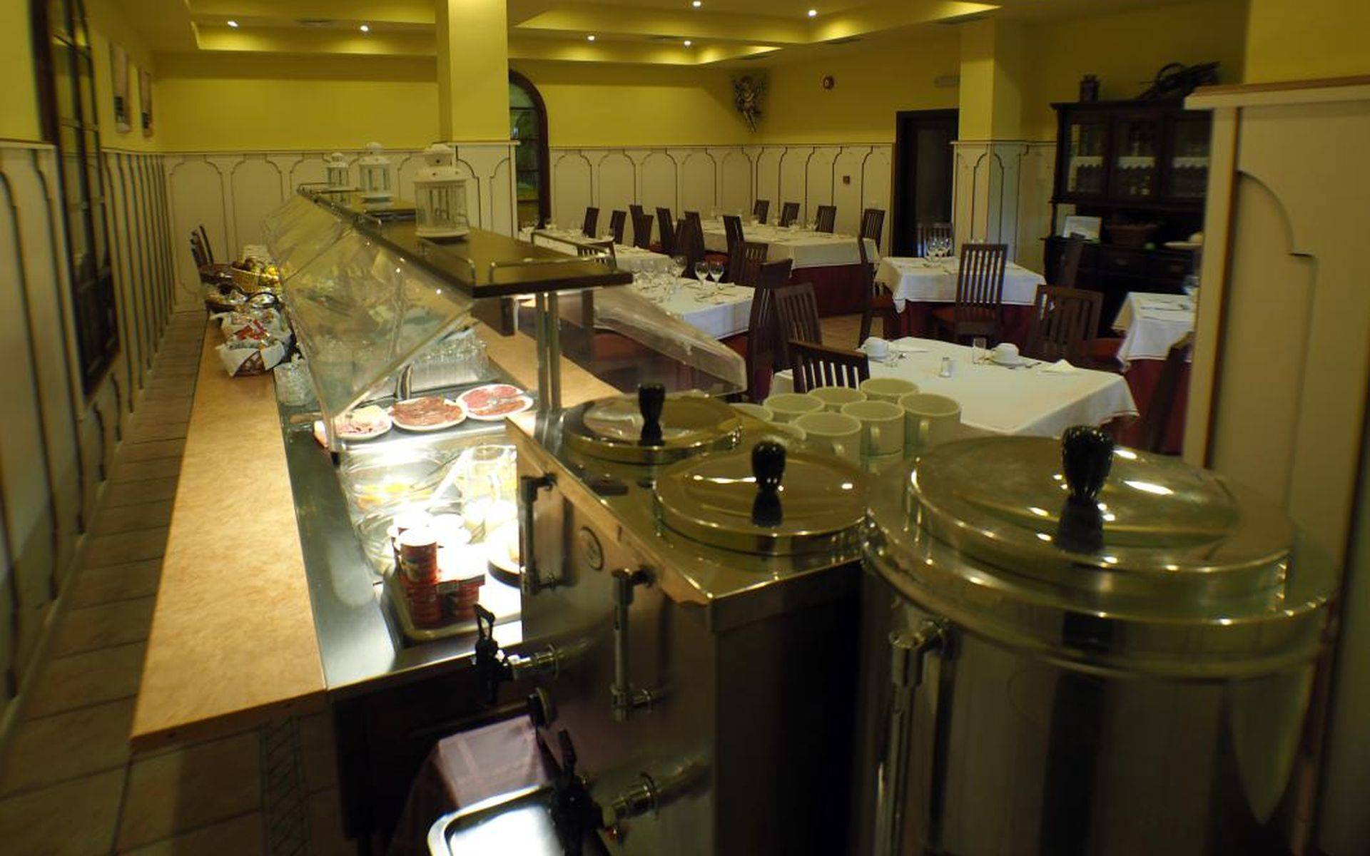 Hotel Комилас Екстериор снимка
