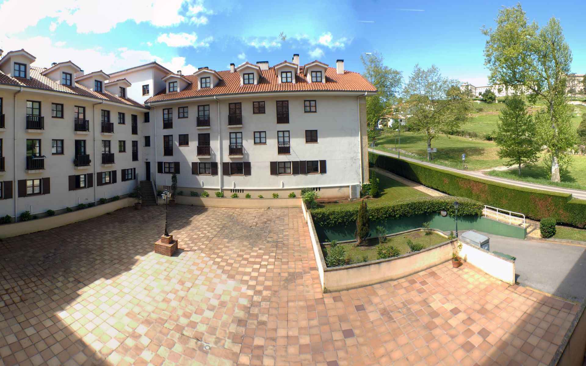 Hotel Комилас Екстериор снимка